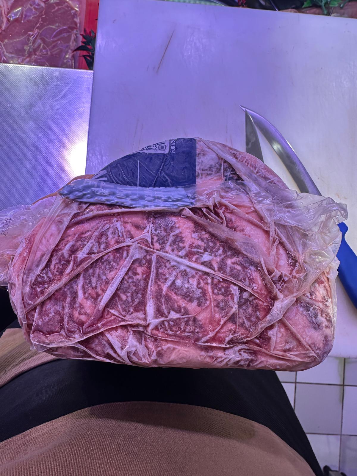 Soğuk zincirle taşınan büyük Wagyu kesimi